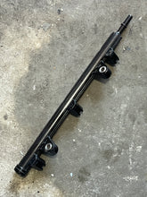 Lade das Bild in den Galerie-Viewer, f 225 250 300 350 hp Yamaha FUEL INJECTOR DELIVERY PIPE 1 6CB-13161-11-00 four stroke 2022-2024