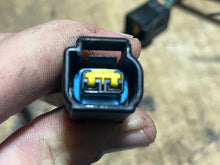 Lade das Bild in den Galerie-Viewer, 150 175 200 225 250 300 hp Yamaha 61A-85895-00-00 CRANK POSITION SENSOR two stroke 1990-2006