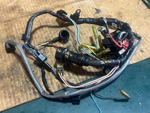 Cargar imagen en el visor de la galería, F 50 hp Yamaha 64J-82590-10-00 engine wire harness 2001 tlrz t & f motors 4 cylinder Four Stroke 2001-2003 earlier # 62Y-82590-10-00 1995-2001