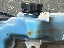 Cargar imagen en el visor de la galería, 60 hp Evinrude e-tec OIL TANK ASSY 5007951 CAP 5008406 PUMP & MANIFOLD Assembly 5007950 two stroke 2010-up