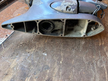 Lade das Bild in den Galerie-Viewer, f 115 hp Yamaha 20” MIDSECTION UPPER CASING 68V-45111-10-8D SWIVEL 64E-43311-10-8D EXHAUST 67F-41137-01-94 STEERING BRACKET 68V-42510-10-8D Four Stroke 2000-up