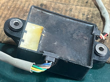 Cargar imagen en el visor de la galería, 115 130 hp Yamaha OIL LEVEL CONTROL UNIT ASSY 6E5-85740-02-00 emergency shut off 1984-2003 two stroke super 6E5-WS857-00-00 6E5-85740-01-00 also 150 175 200 hp