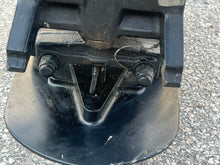 Cargar imagen en el visor de la galería, Mercury EFI CARB DFI two stroke 20 inch 3.0 liter 200 225 250 hp 818452A1 midsection w good steering arm 67706A55, 8137711 mounts, 832935A1 engine base and 8710A20 swivel