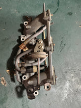 Cargar imagen en el visor de la galería, BF 25 30 hp Honda INTAKE MANIFOLD 17100-ZV7-000ZA with THROTTLE ROD DIAPHRAGM 16400-ZV5-015 four stroke pre 1997-2003