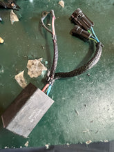 Cargar imagen en el visor de la galería, 75 90 115  hp Evinrude E-tec POWER TRIM RELAY 586767 0769081 two stroke compat 25-300 hp 0586767 CABLE & RELAY