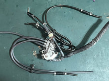 Lade das Bild in den Galerie-Viewer, 250 225 hp Yamaha OIL INJECTION PUMP 60v-13200-01-00 two stroke vmax 2003-2005 62J-13200-01-00