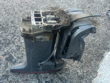 Lade das Bild in den Galerie-Viewer, 200 175 150 hp Yamaha CLAMP BRACKETS 6G5-43111-02-8D 6G5-43112-02-4D, SWIVEL BRACKET 6G5-43311-00-8D, 25” STEERING BRACKET ARM 6E5-42510-25-8D, 25” UPPER CASING 6E5-45111-23-8D, Two-wire PTT 6G5-43800-06-4D two stroke compatible most 1999-2012