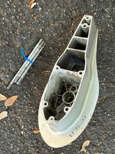 Cargar imagen en el visor de la galería, BF 75 90 115 130 hp Honda 40202-ZW1-710ZA gear case EXTENSION SEPARATOR with mounting studs 1997-2007+ four stroke
