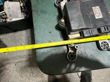 Cargar imagen en el visor de la galería, 150 - 250 hp Yamaha HPDI (2) 60V-8591B-00-00 INJECTOR DRIVER ASSY 60V-85542-00-94 BRACKET two stroke 2003-2011