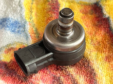 Cargar imagen en el visor de la galería, 115 hp Mercury Optimax AIR INJECTOR 884595A01 8M0021551 Two Stroke DFI some compatibility 75 - 300 hp