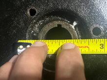 Cargar imagen en el visor de la galería, 70 50 60 65 hp Johnson Evinrude FLYWHEEL 513847 0584360 584360 0329267 FLYWHEEL NUT TWO STROKE 1992-2001
