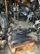 Cargar imagen en el visor de la galería, 175 hp Evinrude Ficht GEAR CASE COMPLETE 5005551 painted 0351907 case 5005401 765402 Upper Drive Shaft 20 Inch 5000615 two stroke 1993-2001 measures 18 3/8” from water pump housing top shifts & pressure tests, mainly fresh water lake motor