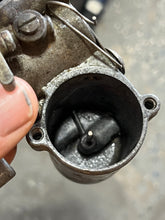 Lade das Bild in den Galerie-Viewer, 4 hp Mercury carburetor 013293, KB7A outboard vintage TWO STROKE tillotson