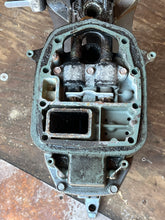 Lade das Bild in den Galerie-Viewer, 40 50 hp Yamaha 20” MIDSECTION UPPER CASING 6H4-45111-10-4D SWIVEL 6H5-43311-04-4D STEERING BRACKET 6H4-42510-02-4D two stroke 1994