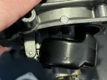 Lade das Bild in den Galerie-Viewer, 225 hp Yamaha 76 degree CARBURETOR 1-3-5 62J-14100-00-00 62J-14101-00-00 62J-14102-00-00 two stroke 1994-1996