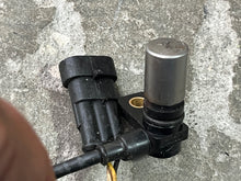 Cargar imagen en el visor de la galería, 200 225 250 HP Evinrude Ficht CRANK POSITIONING SENSOR magnetic 586452 two stroke 1999-2005