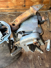 Lade das Bild in den Galerie-Viewer, 40 50 hp Yamaha 20” manual tilt MIDSECTION UPPER CASING 6H4-45111-10-4D SWIVEL 697-43311-03-4D STEERING ARM 6H4-42510-02-4D EXHAUST 6H4-41137-00-94 stern CLAMPS 697-43112-03-4D 697-43111-04-4D Two Stroke 2 cylinder 1994