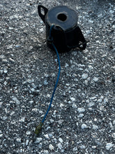 Cargar imagen en el visor de la galería, 90 hp Yamaha carb CHOKE SOLENOID 688-86110-01-00 two stroke 1988-1999 some 85 hp