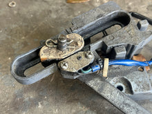 Lade das Bild in den Galerie-Viewer, f 250 hp Yamaha THROTTLE CONTROL BRACKETS 69J-44176-01-1S 69J-44117-00-1S, SWITCH 60V-8259F-00-00 SHIFT SWITCH 69J-8259F-00-00 four stroke 2005-2007 some compatibility 200 225 hp