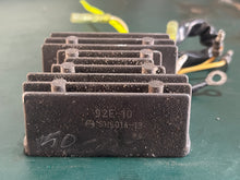 Cargar imagen en el visor de la galería, 150 175 200 225 250 HP Suzuki 32800-92e10 Voltage Regulator & Rectifier Assembly, Electrical Two Stroke Superseded by 32800-92E00 super six