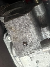 Lade das Bild in den Galerie-Viewer, sold aug2025———PARTS - 40 hp Yamaha 63D-14302-00-00 63D-00 CARBURETOR 2 middle 1995-2003 two stroke