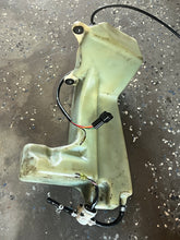 Cargar imagen en el visor de la galería, 75 85 hp Suzuki 69110-95514 OIL TANK two stroke 69110-95513 69110-95512 69110-95511 69101-95500 oil cap 69201-95500 69200-95509 OIL SENSOR 16250-94710 two stroke NLA 1983-1997 some compatibility beyond those years for 85 hp