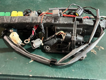 Load image into Gallery viewer, f 115 hp Yamaha BRACKET 68V-81948-00-00, POWER TRIM RELAY 68V-8195B-01-00 2004-2011, RELAY 68V-8194A-00-00, WIRE HARNESS ASSY 68V-82590-20-00 2002-2003