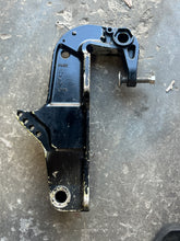 Cargar imagen en el visor de la galería, 25 30 hp Mercury Tohatsu CLAMP BRACKET RIGHT 3AEQ772110 LEFT 3AEQ772120 - CLAMP port strbd 804039T01 804038T01 four stroke 2006