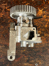 Load image into Gallery viewer, 150 200 hp Yamaha CAMSHAFT ASSY air compressor 68F-12170-00-00 68F-12170-10-00 two stroke HPDI 2000-2003 also 175 hp 2001-2003
