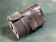 Load image into Gallery viewer, f 115 90 80 75 hp Yamaha bottom cowling GROMMET 68V-42725-00-00 four stroke 2001-2016