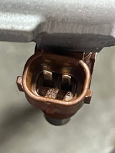 Load image into Gallery viewer, DF 150 hp Suzuki FUEL INJECTORS 15710-96J00 DELIVERY PIPE rail 15751-96J00 four stroke 175 200 hp compatible