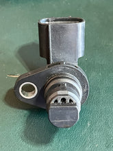 Lade das Bild in den Galerie-Viewer, DF 115 140 Suzuki Crankshaft Position Sensor J5T34372 33220-64L10 Four Stroke 2015-2024 compatible with some 40 50 60 70 75 80 90 100 150 175 200 hp