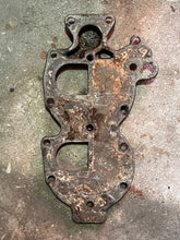 Lade das Bild in den Galerie-Viewer, 25 35 hp Johnson Evinrude CYLINDER HEAD COVER 0327673 two stroke 2 cylinder 1979-1981