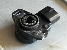 Load image into Gallery viewer, f 150 hp Yamaha THROTTLE POSITION SENSOR 6S1-85885-00-00 tps Four Stroke 2005-2020