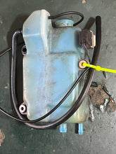 Load image into Gallery viewer, 250 hp Yamaha OIL TANK 61A-21750-00-00 two stroke HPDI 3.3 liter SWITCH 6R3-8259E-00-00 some compatibility 200 225 300 hp 1990-2009