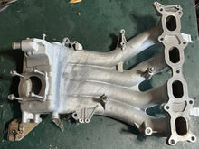 Cargar imagen en el visor de la galería, DF 115 140 hp Suzuki INTAKE MANIFOLD INTAKE 13110-90J10 Four Stroke 2013-2018