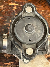 Cargar imagen en el visor de la galería, 250 225 200 hp EVINRUDE e-tec Water Pressure Relief VALVE 5005775 two stroke