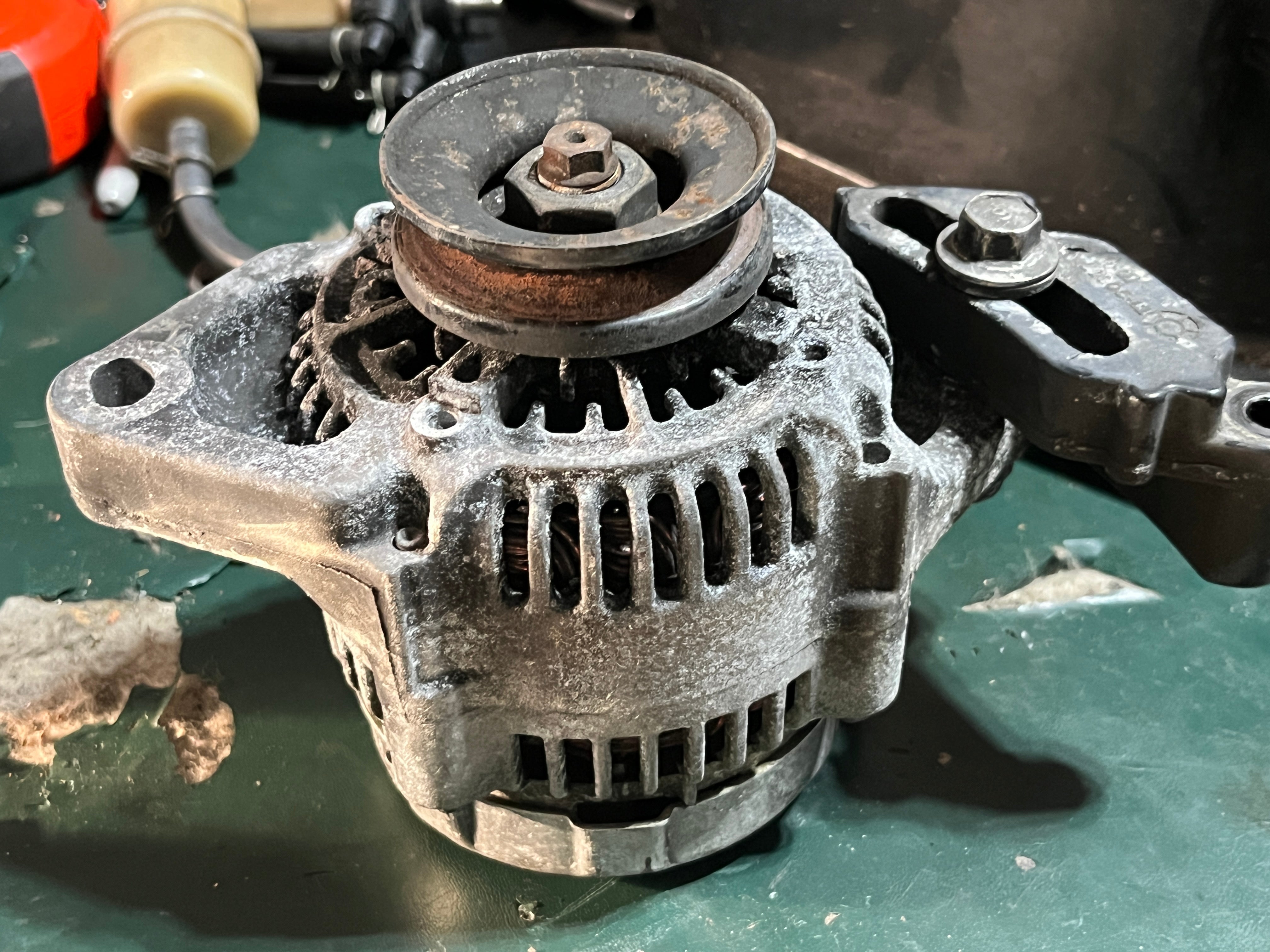 250 hp Mercury ALTERNATOR 821663A1 two stroke 1994-1996 EFI some compa ...