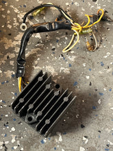 Cargar imagen en el visor de la galería, DT 225 250 200 150 HP Suzuki 32800-92E00 32800-92E10 voltage RECTIFIER & REGULATOR electrical OEM two stroke 92E10
