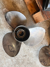 Cargar imagen en el visor de la galería, Solas 9431-138-31 Propeller 3-Blade 13.75x13 pitch Standard Rotation NO HUB KIT