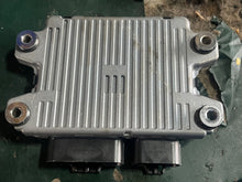 Load image into Gallery viewer, f 90 hp Yamaha ENGINE CONTROL UNIT ecu 6D8-8591A-16-00 four stroke 2004- 2016 off of 2004 f90 works in place 6D8-00 6D8-10 6D8-11 6D8-12 6D8-13 6D8-14 6D8-15