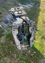 Cargar imagen en el visor de la galería, 130 115 hp Yamaha 25” midsection with CLAMP BRACKETS 64E-43111-01-8D 64E-43112-01-8D, SWIVEL BRACKET 64E-43311-20-8D, 25” STEERING BRACKET ARM 6E5-42510-B1-8D, 25” UPPER CASING 6E5-45111-23-8D two stroke 1997-2012 some compatibility with 150 175 200 hp