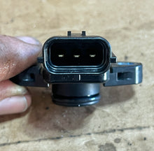 Load image into Gallery viewer, f 150 hp Yamaha 63P-82380-00-00 intake PRESSURE SENSOR 2004-2022 four stroke