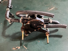 Load image into Gallery viewer, 200 225 hp Evinrude Ficht FUEL LIFT PUMP 5000475 Two Stroke 1999 super# 5010025 5000885 0439657