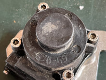 Load image into Gallery viewer, 135 150 hp Mercury OIL PUMP 855762 two stroke DFI OPTIMAX Two Stroke