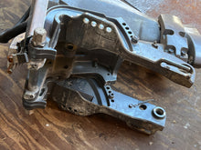 Cargar imagen en el visor de la galería, F 25 hp Yamaha 20” Long MIDSECTION with SWIVEL 65W-43311-10-4D UPPER CASING 65W-45111-10-4D EXHAUST 65W-41137-04-94 BRACKETS 65W-43111-02-4D 65W-43112-02-4D four stroke 1998-2015