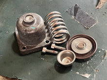 Cargar imagen en el visor de la galería, 115 hp Mercury Optimax FUEL RAIL DIAPHRAGM 804533 SPRING 804534 COVER 804535 Two Stroke 3 Cylinder DFI 2008 some 135 150 175 200 225 250 hp