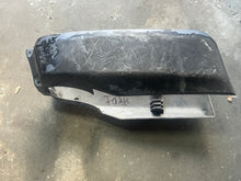 Cargar imagen en el visor de la galería, 150 175 200 hp Yamaha LOWER MOUNT COVER SET two stroke HPDI 2000-2008 68F-44553-00-4D 68F-44556-00-4D