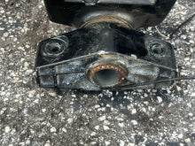 Load image into Gallery viewer, DF 60 70 hp Suzuki STEERING BRACKET 43750-99E02-0EP SWIVEL BRACKET 43111-99E00-0EP four stroke 1998-2009 compatible up to df140