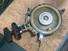 Cargar imagen en el visor de la galería, DT 8 9.9 hp Suzuki 18100-92D01 Recoil Starter TWO STROKE 1988-1997